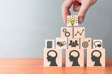 戌时出生的男孩命运 在戌时出生的男孩好吗