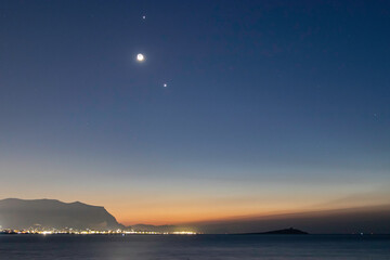 （哦）和（噢）有什么区别？