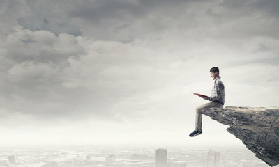 戌时出生的男孩命运 在戌时出生的男孩好吗